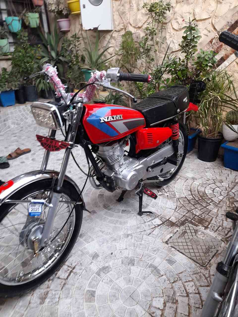 دراجه نامه حربي فول 
نامه امتياز  موديل 25
شرط شلعه ومعدل نار 
ما ناقصه اي شي 
شرط برغي ما ملعوب بيه ما مفتوحه 
مكاني موصل أيسر حي الفلاح 
السعر ٥٥٠ وبيه مجال 
رقمي ***********
