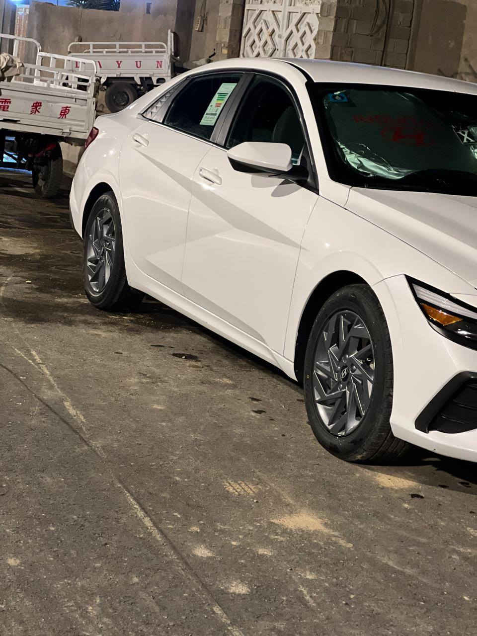 سلام عليكم هونداي ألنتره مديل 2024  مكينه ٢٠٠٠دوش بصمت تشغيل بصمت أبواب بعد معروفه مواصفات رقم ذي قار يريدهه يدلل هاذه رقمي 
***********
