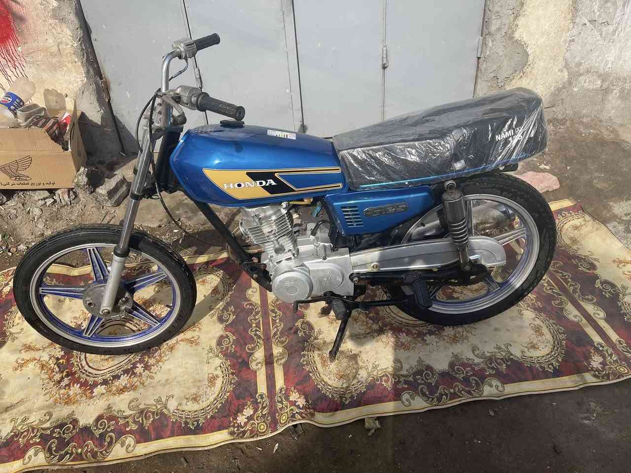 ‏سلام عليكم دراجة للبيع دراجة نامية دراجة نظيفة غراض جدد أدوات سعر 350وبيه مجال قليل حك جيه بصره 5ميل 
رقم لهاتف ***********
