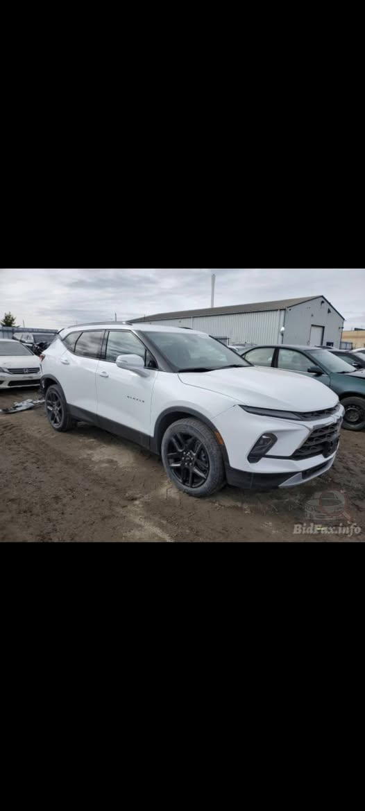 السلام عليكم
بلايزر موديل ٢٤ مواصفات 3lt.  سلندر6
فول للاخير عدا البانوراما داخله بكتاب شهداء موجودة بكربلاء بالتصليح هذا الأسبوع تستلمه ماشيه 7الاف مشي امريكا تستلم جاهز الترقيم مجاني رقم بغداد 
سعر 230
***********
