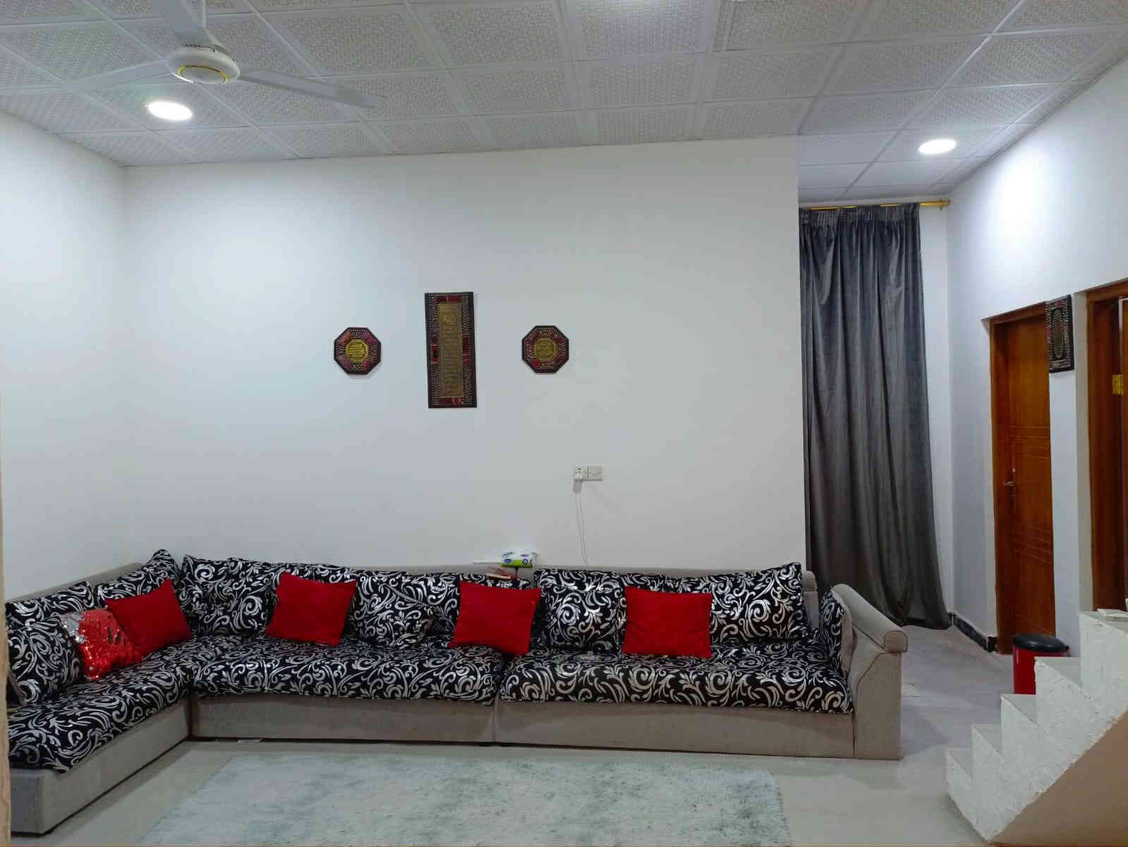 مساحه 255 والبناء تقريباً 160
بي غرفتين 6*4 و5*4
استقبال 7.5*4.5
المطبخ وسط مو كلش چبير
هول چبير حلو
صحيات داخليه و خارجيه
بناء بلوك وشغل مرتب والبيت جاهز ماناقصه شي
البيت طابو عرصه بأسمي مو زراعي
موقعه حلو وعلى شارع 20
السعر 200 وبي مجال
الاستفسار الاتصال عل رقم ***********
