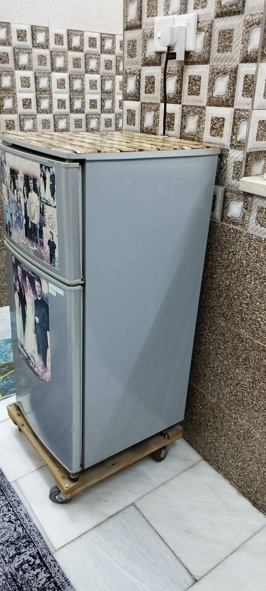 ثلاجه صغيره HITACHI يابانيه اصليه نظافه 95٪ مشروطه من التبريد والتجميد ابيع ع الفحص السعر ١٢٥ عنواني بابل حي البكرلي 
***********
