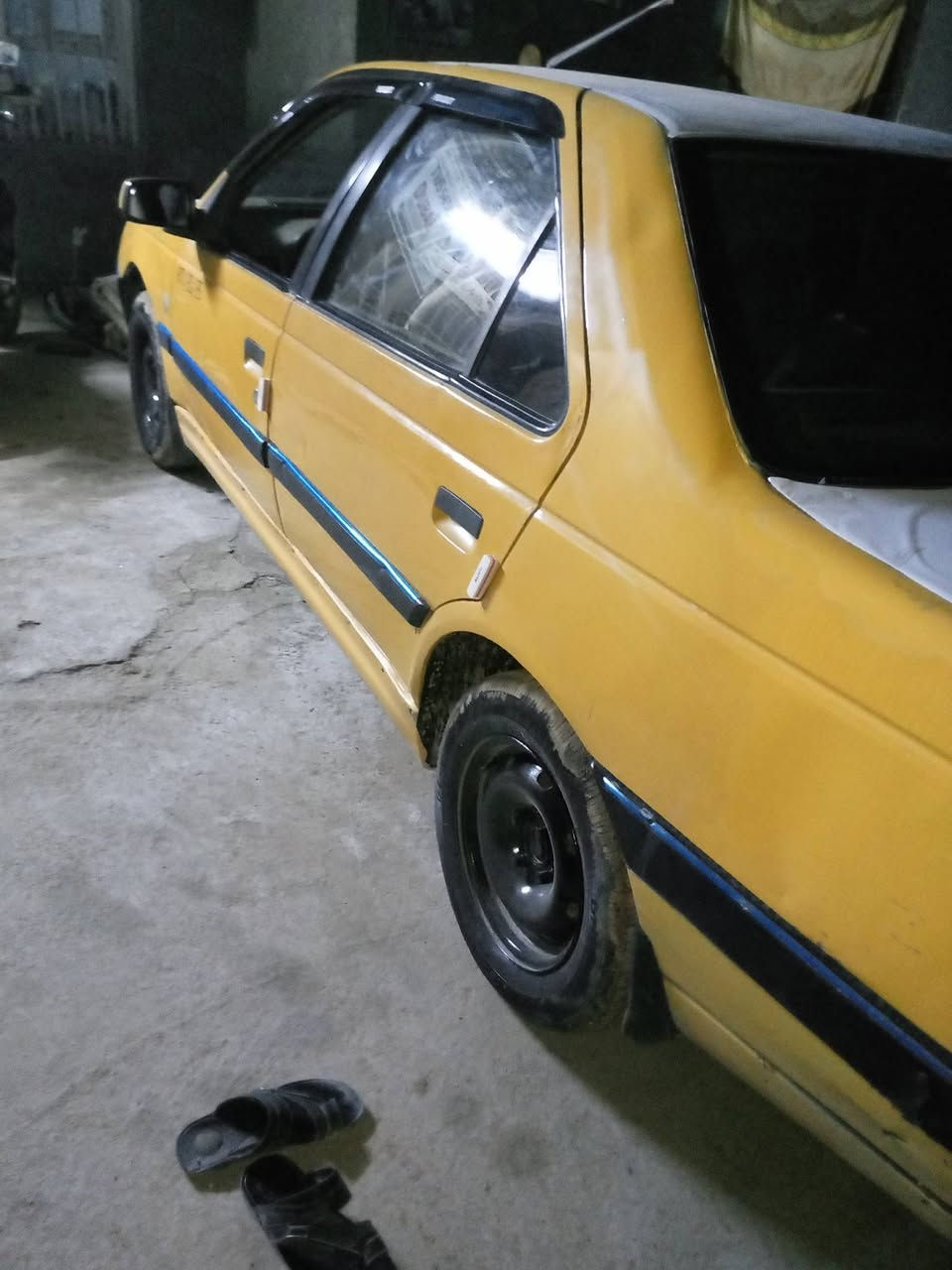 السلام عليكم ورحمه الله وبركاته بيجو 405موديل 12رقم بابل السياره حلوه مكفوله من ضربه قويه محرك وكير كهربائيات مكفولة شواصي تخم تاير  السياره حله شارع 80 خلف محطة اضواء الحله المشيدة رقم الهاتف ***********
السعر 30بيه مجال حق الجيه
