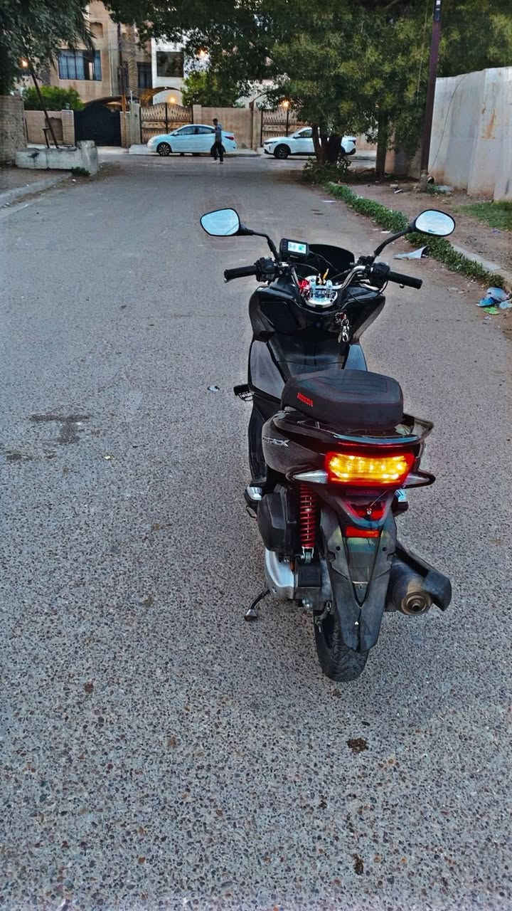 السلام عليكم دراجه البيع pcx جيل ثاني ياباني
مكينه 150 دراجه مكفوله كفاله عامه 
شرط كتلوكه وياه 
يدات تدفئه 
كأمره إماميه خلفيه 
كشن رياضي 
حساس زدحام
حساس ستاند 
سعره 1800 بيه مجال
مكاني بغداد 
رقم ***********
