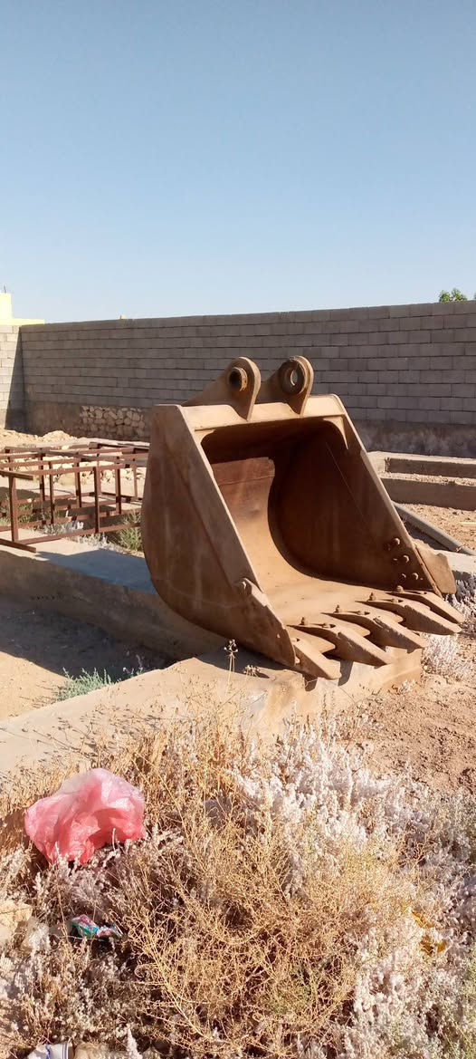 كيله متر وعشره بلاديه الياباني أصلي لامزفته ولامضروبه بوليش على وضعها نضيفه جدا مكانها الأنبار سعرها 15ورقه ***********
