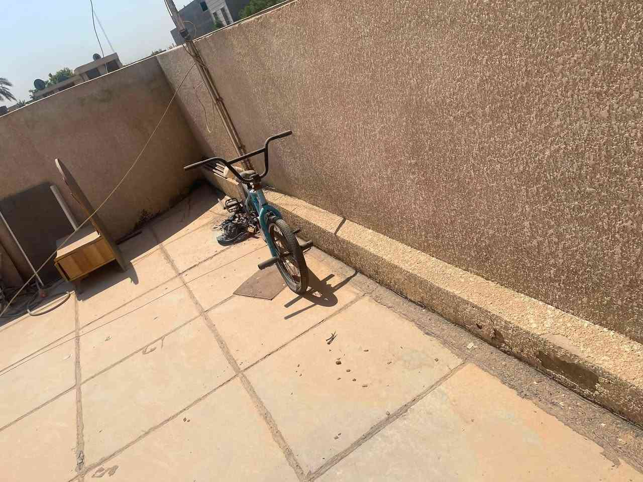 سلام عليكم عيني عندي هذا بايسكل ياباني كلشي مابي بس شوية متروك وعندي هذا BMX مال تعليك وحركات هم متروك ف اني ما حاط سعر بالي اريد ابيعهن 
مماني بغداد الدورة 
*********** 
هذا رقمي
