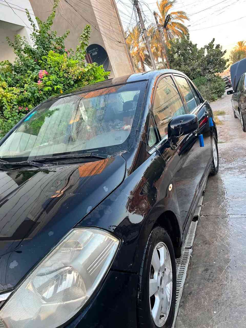 سيارة نيسان تيدة موديلهة2008 رقم ديالى مشروع وطني هزة جديدة كير ومحرك مكفول تبريد شغال الصدر خير من الله والسيارة كما موضح بالصور سعرهة ٦٥وبيهة مجال العنوان العامرية شارع المنضمة ورقم ***********
