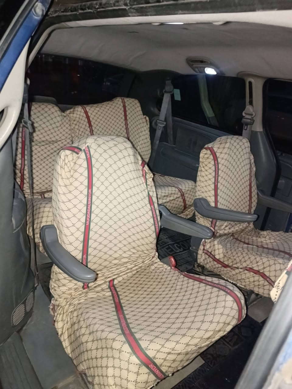 دوج كرفان للبيع موديل 2007 ثلاث قطع تبريد تخم تاير صدر جديد باتري جديد ترايك وين تريد السعر 83 وبيه مجال بسيط بسمي السياره رقم انكليزي ثاني يوم احول ***********
