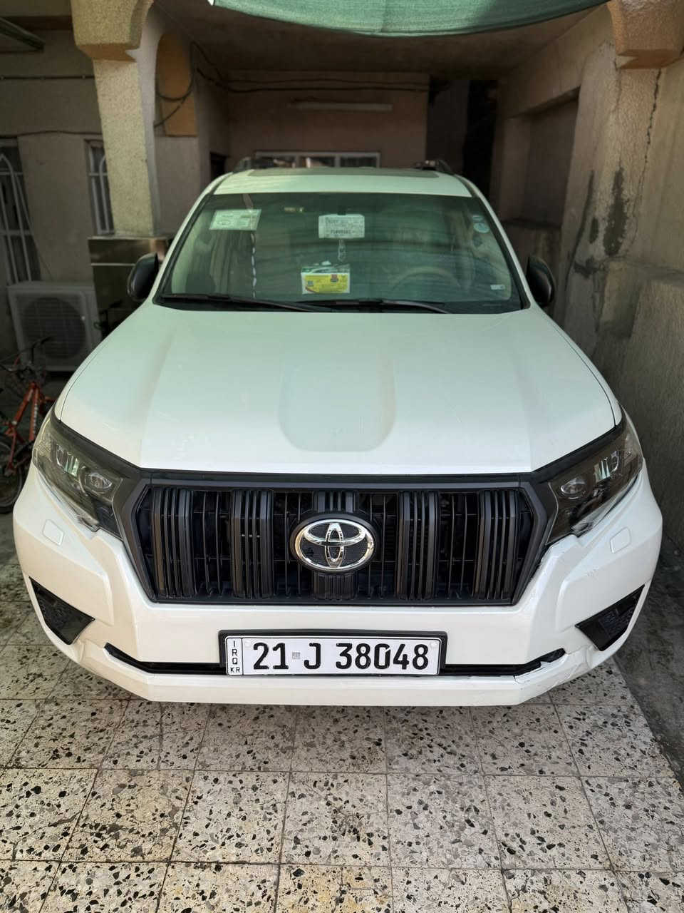 السلام عليكم للبيع برادو 2023  TXS ساز رقم سليمانية ب اسمي شخصيا ماشي 64 الف حقيقي
سيارة بيها مكانين بارد كلش صغار و براغي البنيد مفتوحة فقط و السونار مرفق بالمنشور مع الصور  باقي سيارة مكفولة كفالة عامة 

مواصفات بصمة فتحة سبير تعليك 7 راكب 3 قطع تبريد كامرة خلفية حساسات امامي و خلفي تحكمات استيرن جهتين كشنات جلد كشنات الأمامي كهرباء شاحن وايرليس و باقي مواصفات المعروفة 

مكان السيارة بغداد 

رقم الهاتف ***********
