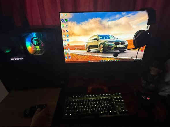 GPU RTX 3060 12GB RGB 2 FAN 
CPU RYZEN 5 5600X 6 Cores 12 Threads 
RAM T.Force 16X2 32 GB 3600Hz RGB white color 
MOTHERBOARD ASUS PRIME B450 M-K 
STORAGE SSD LAXER 128 GB 
HHD 1000 GB 
POWER SYPPLY 650 +80 SILVER 
مبرد هوائي احترافي RGB 
CAES 4FAN RGB متغير 
Windows 11 pro 
ملحقات:
Monitor AOC 180hz 0.5ms FHD
Mouse logitech g502 hero
Keyboard krom RGP ميكانيك
Headphones hyper x cloud 2
Controller G7 marvel edition 
Ubs هدية
بمليون و١٠٠ الف
شباب التجميعه كلش نظيفه ومرتبه وبراندات حلوه 
مكاني بغداد ابو غريب شارع الزيتون
*********** بغداد
