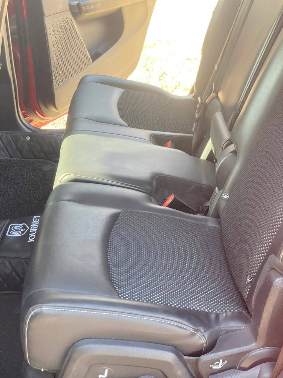 السلام عليكم.
دوج جورني كروز رود 2020 ماشيه 57 الف فقط...سلايت ..سبعه راكب...تبريد 3قطع....محرك 2400....سياره بدون صبغ بدون اي ضرر...رقم شمالي هزه جديده...كوبون بانزين ...مكانها موصل...مراسله واتسأب
***********
