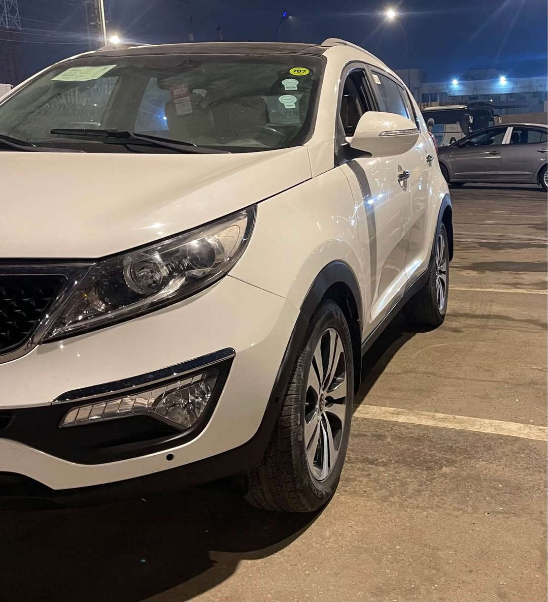 كيا سبورتج موديل 2011 رقم بصرة بيها بنيد وباب وجاملغ 
سنويتها 2029 بانورما شاشه كبيره تخم تاير جديد حدادا جديدة السعر 97$ مكان سيارا البصرة اتصال *********** البصرة, العراق
