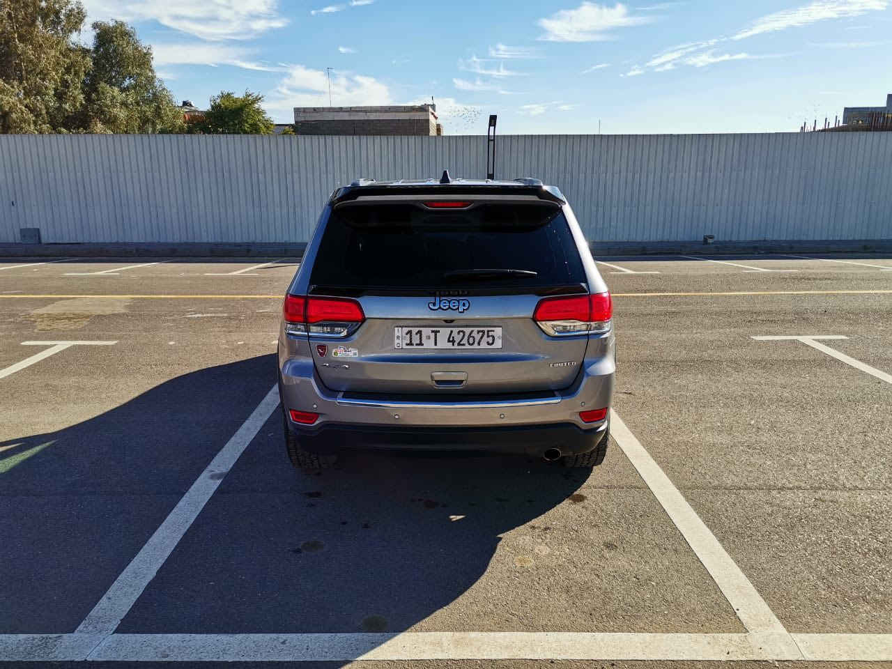 السلام عليكم
للبيع او مراوس 
جيب مديل 2018 فئه لمتدد 
السعر 192
ماشيه 71m
صبغ جاملغ وربع اصابع من باب السايق 
ولباقي مكفول من الصبغ 
ملاحضه بدون ايرباك 
بدون ايرباك 
4ويل 
السياره جديده كلش سبيرهه منازل 
منضومه زنون 
مكينه وكير غير مفتوحات 

مكان السياره الاعظميه 
للاستفسار ***********
