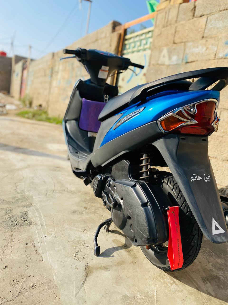 السلام عليكم الحلوه للبيع ادرس قديم للبيع النضافه مثل ماموضحه بالصور  بيهه انذار سرقه +استان حساس + حساس الشوته بيهه سستم نيكل ماعده الصالنصه مضروبه رايمر فقط تخم تاير جديد سرعه ومعدل مكينه تخبل الدراجه نصبتهه احلا من الصور مكاني كوت الزهراء وهذا رقمي للاستفسار اتصال***********
