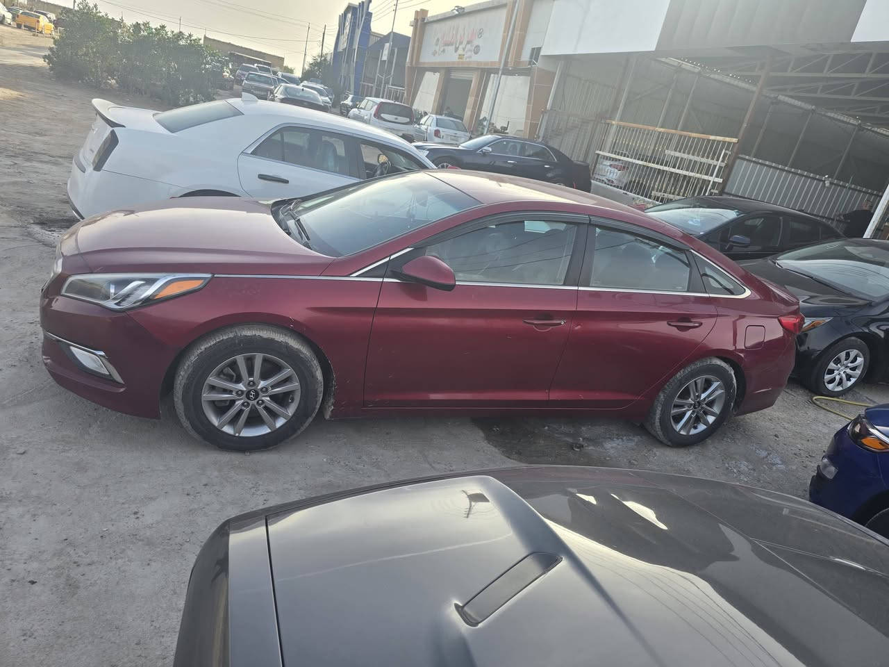 السلام عليكم سوناتا للبيع امريكي نظيفة نص مواصفات السعر 120  وبيها مجال مكان السيارة بغداد او الناصرية للاستفسار متوفر واتساب ***********
