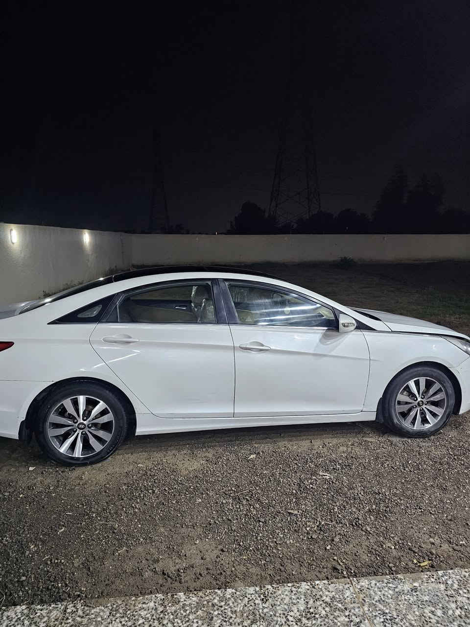 السلام عليكم
سوناته موديل ١١ خليجي رقم بغداد
بنرامه كشن كهربائي 
حادث جنطه وثلث قطع مصبوغه لجماليه سعر ١٢٠ وبيه مجال 
ولسفسار تصال على رقم 
***********
