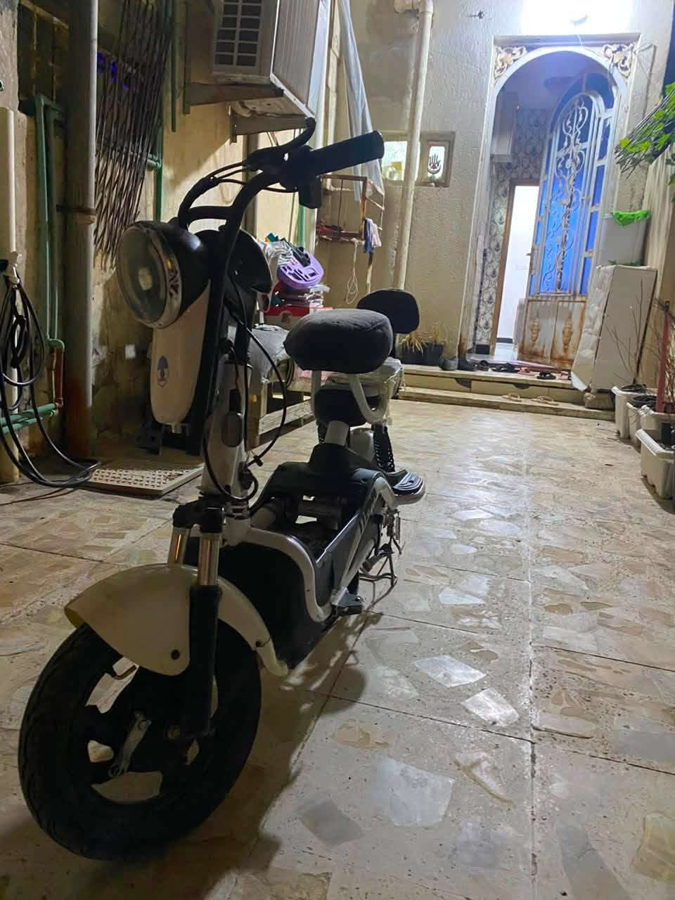 دراجه شحن بطاريات اصليات جدد كلش ناقصها سكليتر وجوزه السعر ب150 المكان البصره للاستفسار الرقم ***********
