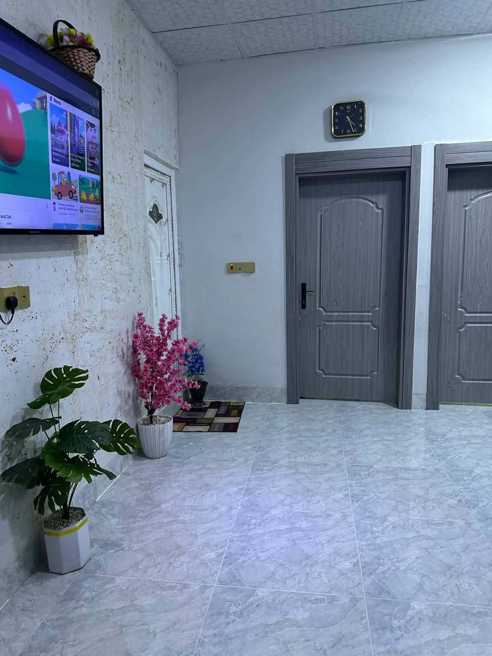 دار للبيع المساحة ٢٠٠م طابق واحد زراعي# فول مواصفات الموقع كركوك حي العسكري الموقع مميز جدا خلف التجاري فرع اسوق البركه الدار نظام دكت
التفاصيل الدار :كراج سيارة #استقبال# غرفتين نوم # هول كبير  مطبخ حار بارد +بيتونه كبيره بناء حديث 
كونتر تفصال هديه مع الدار مع مبرده حجم كبير دكت
مشمول بقرار التمليك
سعر ٨٥ بي مجال


**إذا كنت صاحب هذا الإعلان وتريد حذفه لأي سبب، رجاءا أرسل رسالة إلى الدعم الفني**