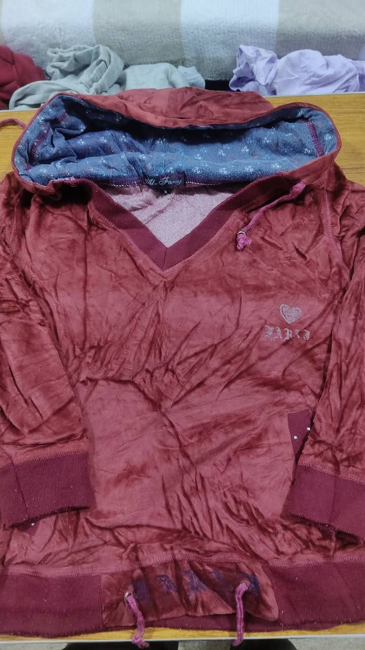 تيشيرت ولادي + بناتي
سويترات ولادي + بناتي 
قطع جميلة شي احلى من الثاني 
 بسعر 2000 دينار بس للقطعة 
العنوان واسط قضاء العزيزية يوجد توصيل داخل العزيزية 
***********
