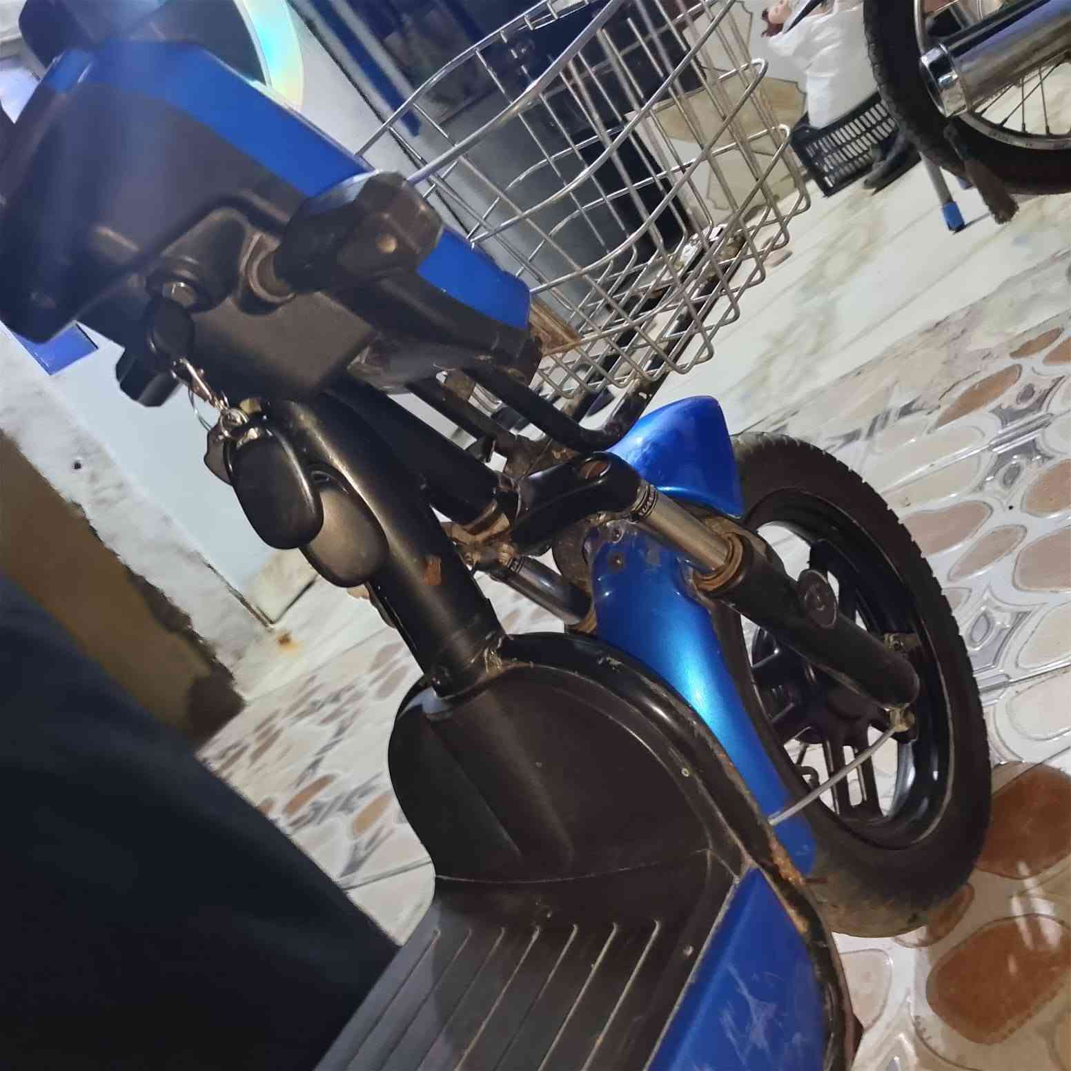 سلام عليكم دراجه للبيع كهرابيات كلشي شغاله سرعه 60 سعر 300 وبي مجال رقم الهاتف ***********
