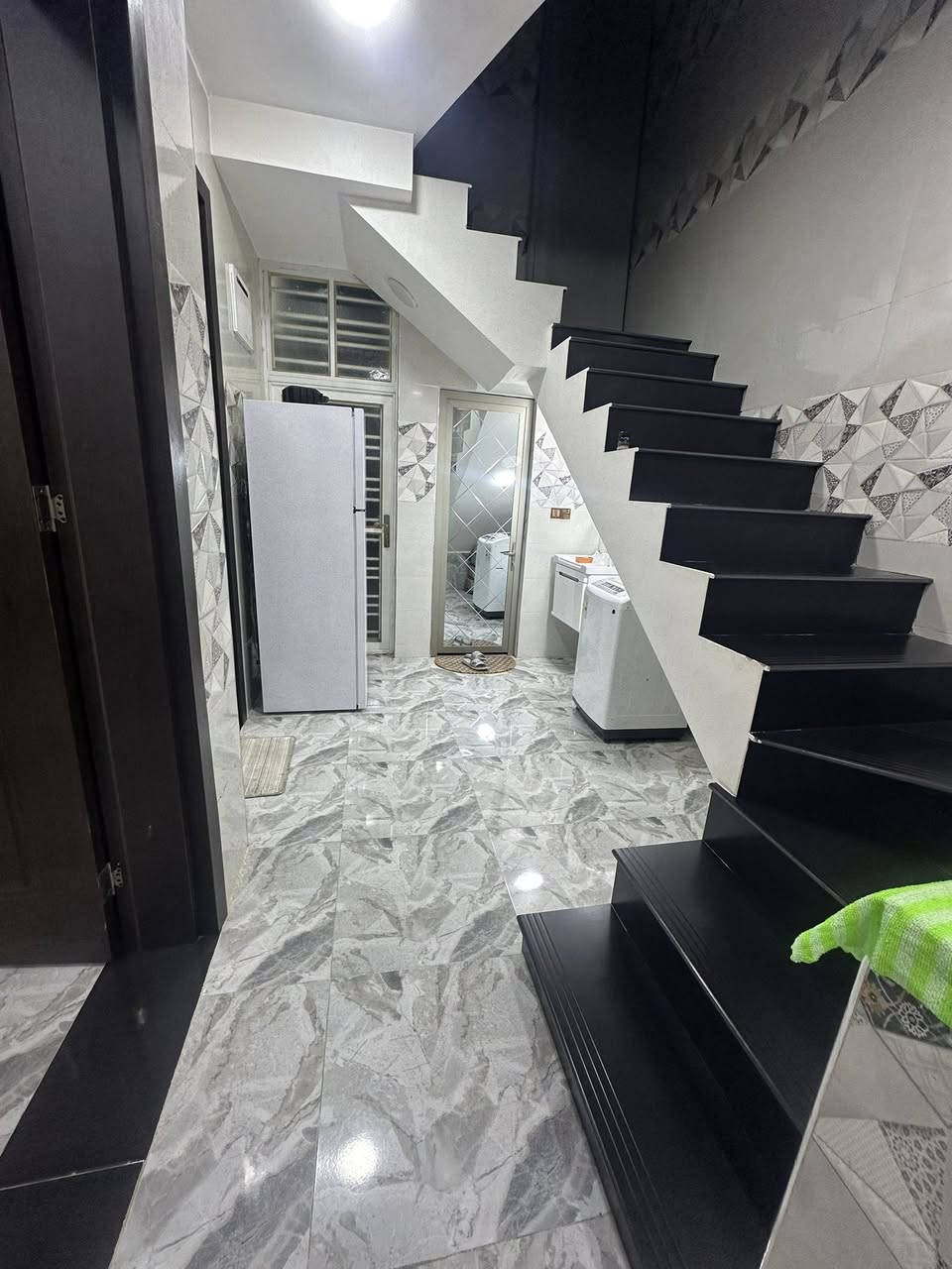 دار لبيع طابو زراعي الربيع  بيت البياع 85 متر مربع واجهه 7 نزال12 طابق واحد الثاني على النص غرفه نوم استقبال مطبخ ملحقات اخر فرع شارع سكله البستان السعر 94 لاستفسار ***********
