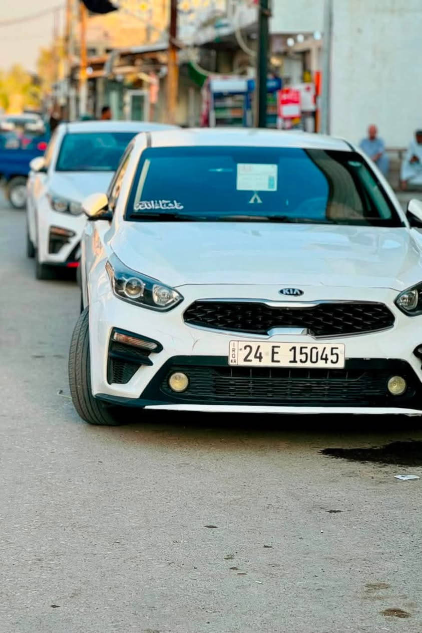 السلام عليكم
كيا سيراتو موديل 2019 رقم جديد وسنوياً جديد

محرك دوش 1600 
شاشه 
كامره خلفيه 
تحكم ستيرن 
داخل لونين 
تبريد قطعتين 
5 ويل كب 
مري شفط 

سياره بيه اربع قطع صبغ بدون دواخل 
سياره جديده وجاهزه 

سعر 120$وبيه مجال بسيط 

الاتصال واتساب 
***********
