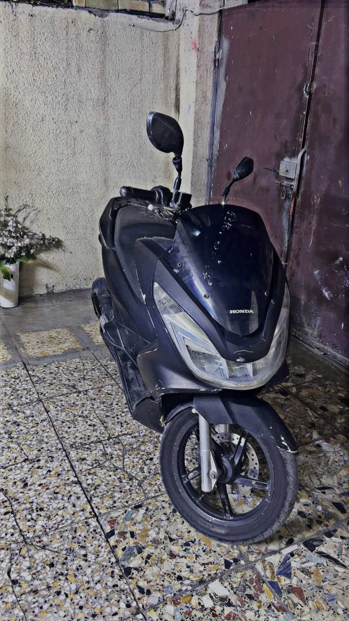 السلام عليكم pcx جيل الثاني 2015 حساس ادزحام حساس استاند كهربائيات كلها شغاله السعر 1500 رقمي ***********عنواني بلديات
