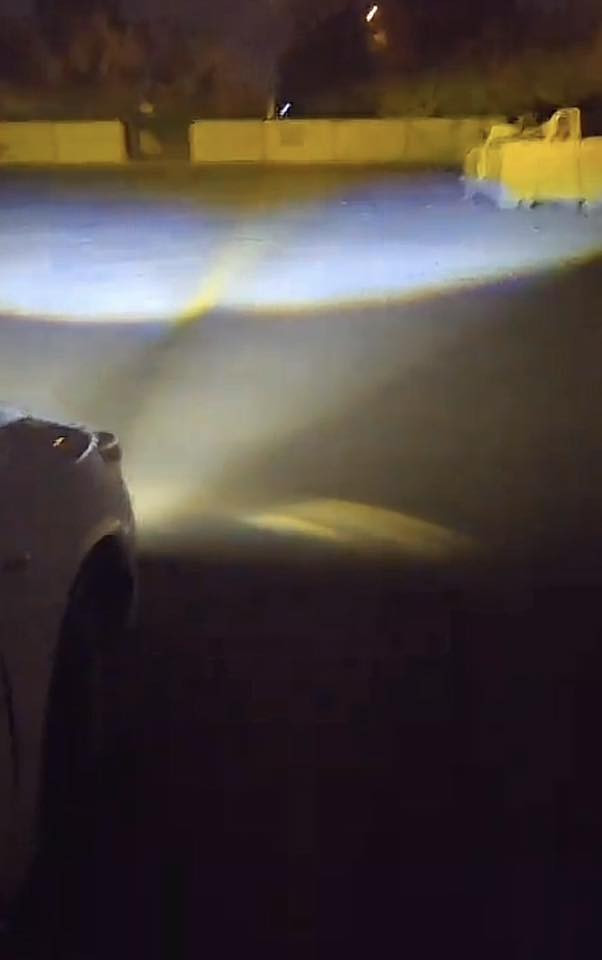 اسمه كشاف الهبة قطعتين ينشد بل فتحات مال شباج ابيض اصفر فيدرالي مشتت حرارة امريكي الصنع كشاف لحد 600 متر اناره نهار يربط عالي ناصي وكشاف ضباب قواعد تثبيت بي او حصر بل شباج ***********
