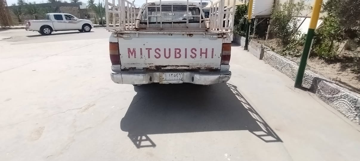 بيكم للبيع مكينه ثري واي كير عادي نظيفه رقمه ابيض مثنئ راعيه موجود سنويه عظم موديل ٩٢ سعر 20وبيه مجال ***********
