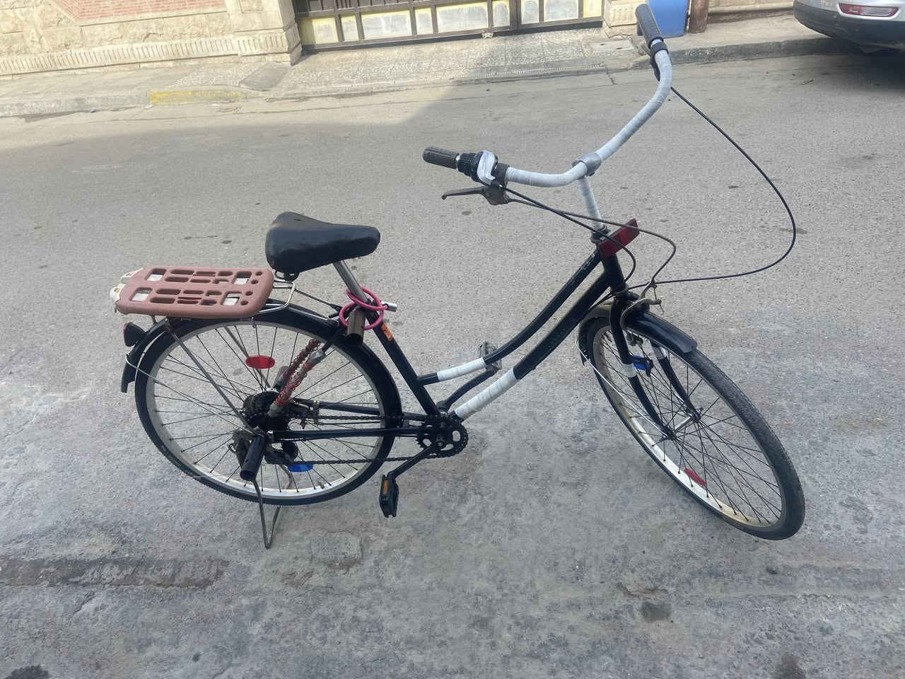 سلام عليكم بايسكل مزود يعني ضايفله اشياء هواي موضحه كدامك بايسكل بناتي بيه مكينه ٧ كيوره وبيه هواي اشياء وكاسحه تجي شوفه عيونك رايده ب١٣٠ وبيه مجال للشراي مكاني بغداد السيديه اشرف بيكم ***********
