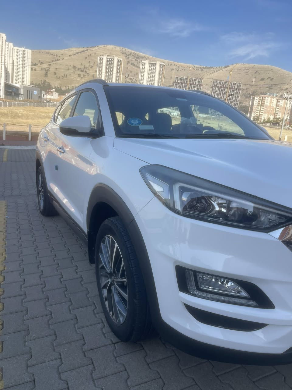 توسان 2019
خليجي كوري 
سياره بدون صبغ بدون بارد 
بصمه تشغيل 
ابواب الاماميه بصمه 
الكشنات كهرباء 
المري شفط 
شحن واير ليس
يدات نيكل + ليدات اماميه خلفيه 
وهند بريك رجل 
سياره ماشيه 163000
رقم سليمانيه ومكانهه سليمانيه 
مكفوله لا صبغ لا شخوط سياره جديده 
السعر 18900$ يعني 189 ورقه 
هاتف ***********
