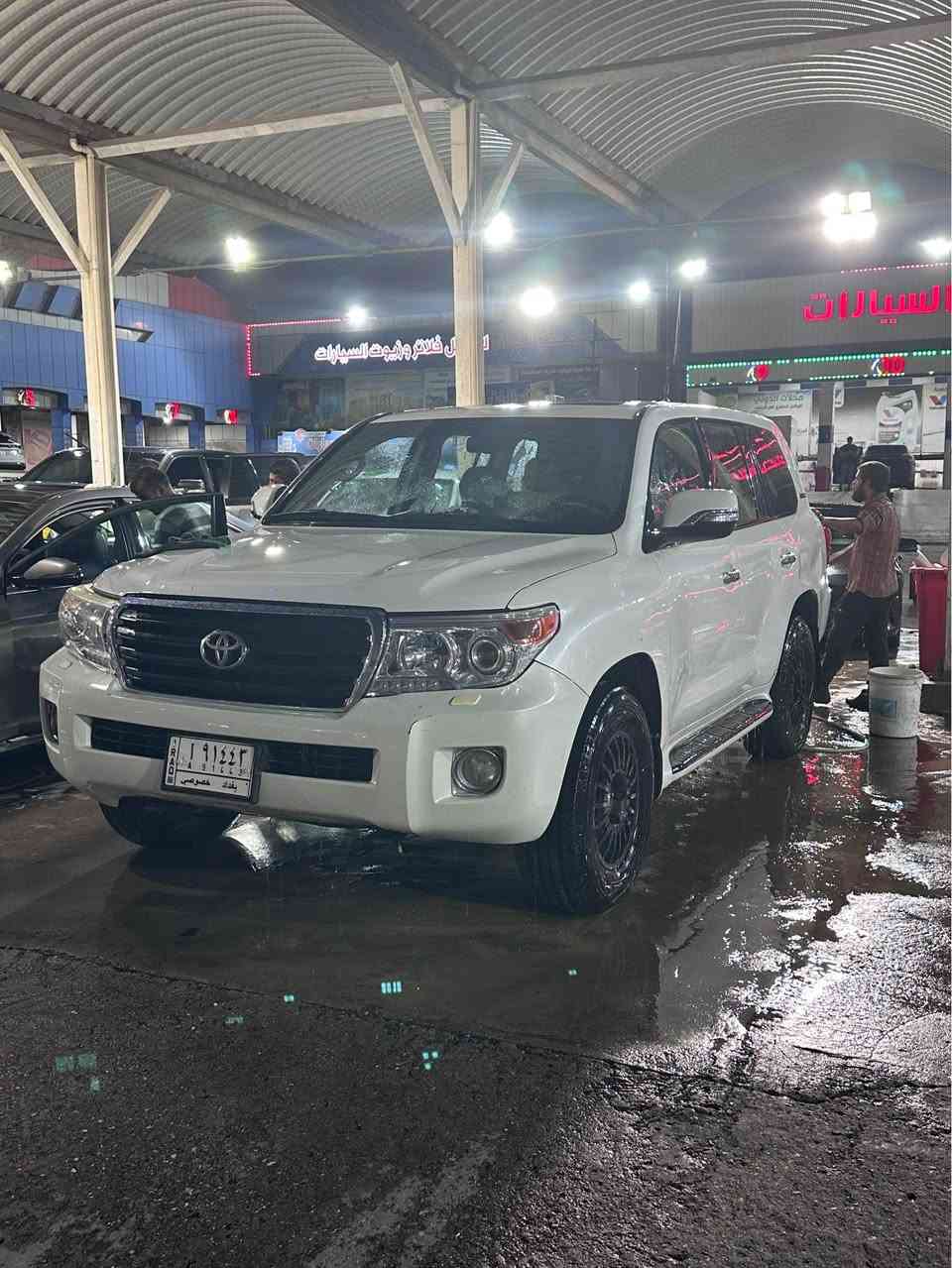 لاندكروز ڤي اكس ار فول مواصفات ثمانية سلندر 4700 المرغوب 
المحرك مفتوح بدون عطل ..ولاتجفيت ولاكازكيت..بس تنقيص قليل
فتحة , ثلاجة ,دخول ذكي ترحيب واشارات بالمرايا الجانبية حساسات امامي خلفي دي في دي بالسقف ويل كبات برايد 
تايرات اضافية بالون عدد 4 مال كشتات بالبر..حدادية صدر جديدة ..مسطرة نوزلات جديدة..باتري جديد..مشط جديد..عبوة بانزين جديدة..
وهواية مواصفات..ماشية 200 قابل للزيادة مصبوغة حزام للجمالية عن الخطة بدون ضربة..
رقم بغداد راعيها هناك ..واذا تحول بالبصرة اكو وكيل عام يحولك بالبصرة..
مكاني القبلة
السعر238 ورقة قابل للتفاوض ..
توجد فرصة للمراوس كذلك
المكان البصرة رقمي( ***********) البصرة, العراق
