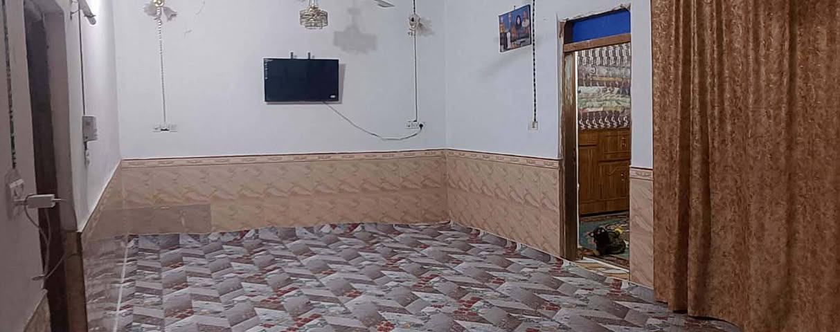 بيت للبيع حي الحسين .ع . مساحة 270 متر ( شارع أبو احسان ) بيت كامل مابي نقص البيت كله سيراميك قرب حسينية علي الاكبر ع 
للاستفسار اكثر اتصل ع الرقم ***********
