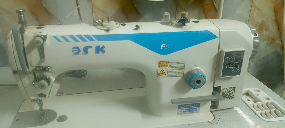 مكينه خياطه جاك F5 جديده استعمال قليل بس فتوك السعر 350 وبيه مجال بصيط مكان نجف


**إذا كنت صاحب هذا الإعلان وتريد حذفه لأي سبب، رجاءا أرسل رسالة إلى الدعم الفني**