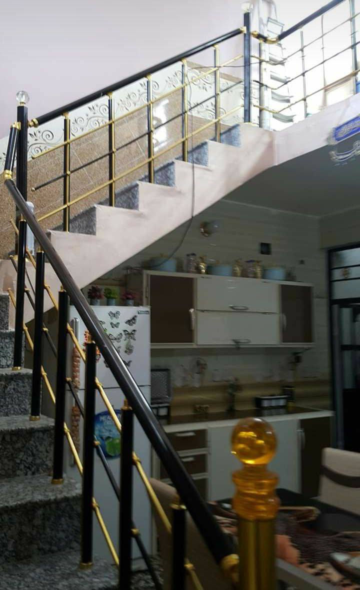 السلام عليكم
ليت للبيع منطقه ضياء الحلفي 
5*20..طابق واحد 
البيت جاهز ونضيف عالي عل شارع 
مدخلين عل استقبال وعل ممر 
وصاله وغرفه اخيره وصحيات داخليه و خارجيه وسطحين وبيتونه شتايگر
واتساب ***********
