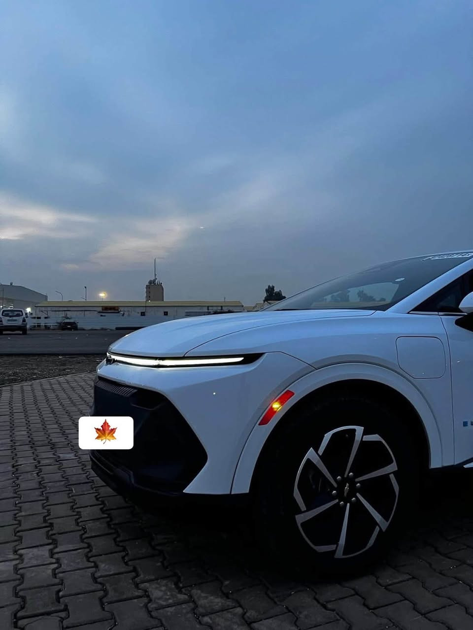🚗 للبيع: شفروليه إكوينوكس كهرباء  ⚡️ 2024 (Chevrolet Equinox EV)
📍 الموقع: بغداد
🎨 اللون: أبيض
📅 الموديل: 2024📏 
الممشى: 11,850 كم (قابل للزيادة)

🔋 المدى بالشحنةالواحدة : 572 كم

✨ المواصفات:
• شاشة كبيرة + نظام ملاحة (GPS)
• كاميرات 360 + حساسات أمامية وخلفية
• رادارات (أمامي / جانبي / خلفي) + نقطة عمياء
 ⁠• نظام مانع تصادم + تصحيح مسار + مثبت               
     سرعه +Auto Park .
• كراسي جلد(تدفئة + تبريد) + كرسي كهرباء + جنطة كهرباء 
• ستيرن متعدد التحكم + تدفئة
• تشغيل بصمة + دخول ذكي+تبريد قطعتين
• أوامر صوتية + بلوتوث + Type-C
• إضاءة LED كاملة
• 4 أنظمة قيادة
• تشغيل عن بعد
والكثير من المواصفات

⚠️ ملاحظة: حادث بسيط جداً بدون فتح إيرباگ وبدون تبديل وصور الحادث موجوده 
اي ستفسار عن السعر 
اتصل على رقم *********** متوفر واتس اب              
او اتفضل خاص وتدلل🙏🏻
