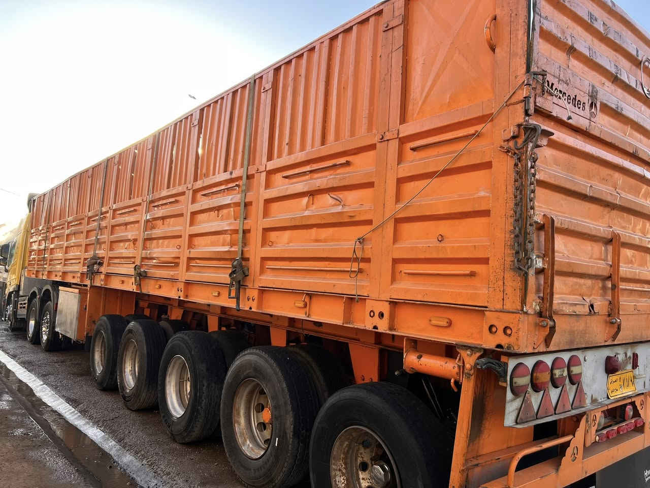 السلام عليكم عربانه حداديه شاصي 16 دناكير 14 طول 13 ارتفاع 180 تخم تاير فقط الجناب تعبانه ديالى خان بني سعد 
***********
