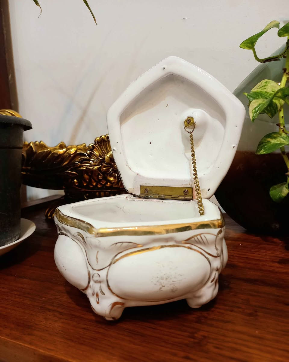 Vintage European Jewelry Porcelain Box الاسكندرية, مصر


**إذا كنت صاحب هذا الإعلان وتريد حذفه لأي سبب، رجاءا أرسل رسالة إلى الدعم الفني**