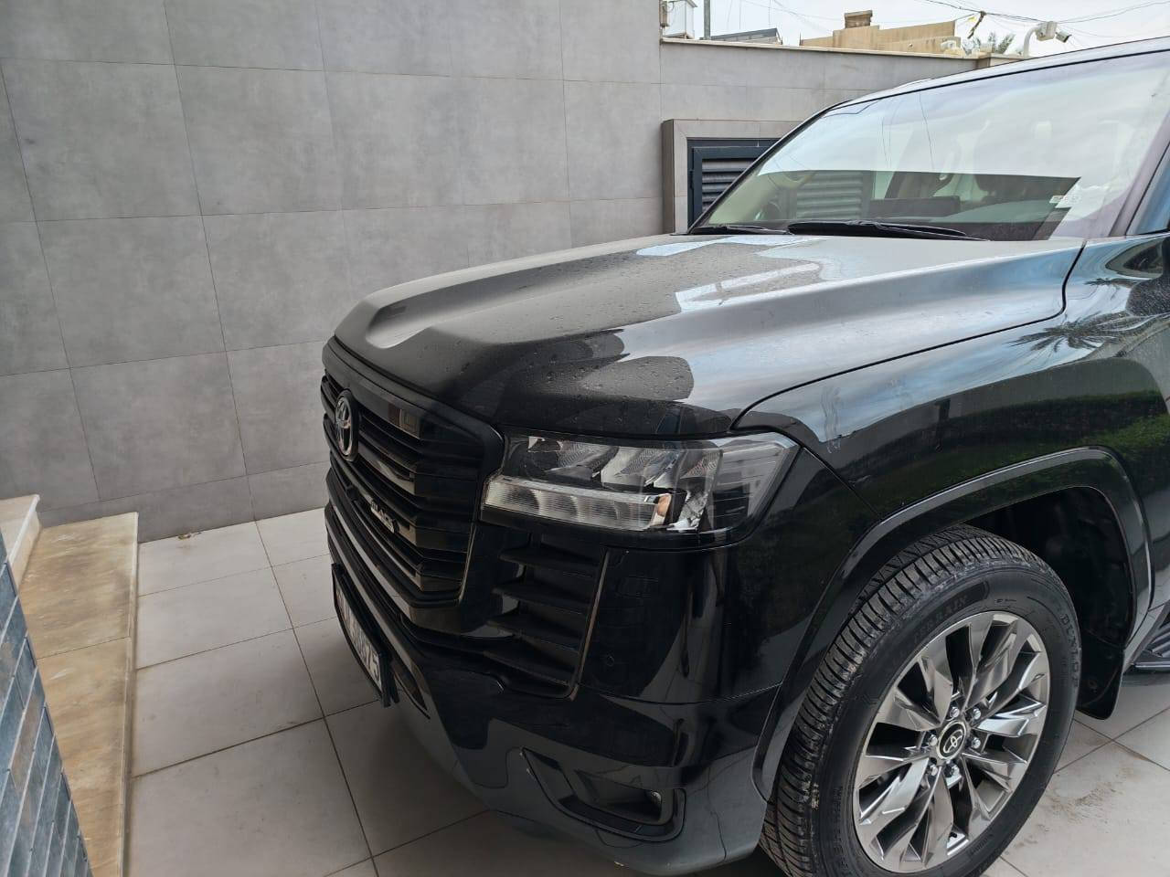 لاندكروزر  رقم بغداد بلاك ادشن 
مغلفهPPF
موديل 24 ماشيه 12 الف فقط
ضمان شركة ساز
سياره جديده ب حالة الوكاله
74000  دولار
***********  واتس اب ففط
