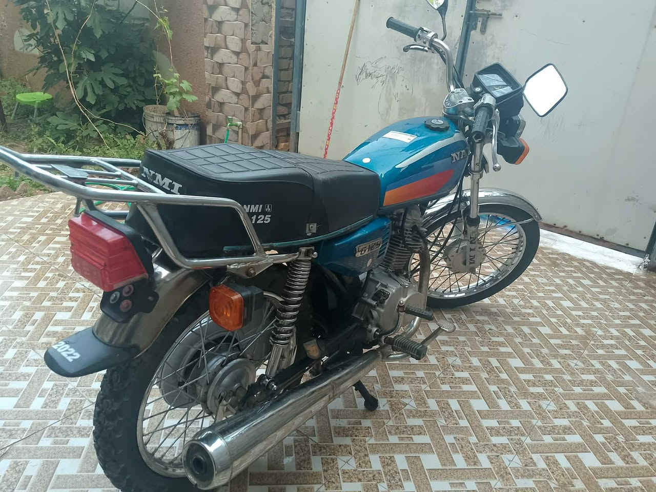 السلام عليكم 
 دراجه  اربعه گير  نامه  موديل 2022 
اوراق اصوليه وكامله    
دراجه الستهلاكيات جدد  كلهن   شغالت واصلي  مكانه بل كوت الحيكم 
السعر 675 بيه مجال كلش بسيط  
رقمي *********** عندي ماسنجر واتساب
