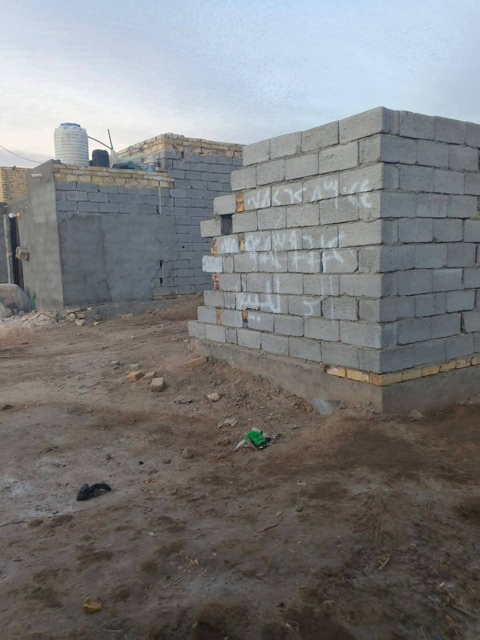 قطعة ارض للبيع اساس مبني طابوك داير ابلوك المساحه 150م 7.5×20
حي الامين الثانيه السعر ب20وبيها مجال


**إذا كنت صاحب هذا الإعلان وتريد حذفه لأي سبب، رجاءا أرسل رسالة إلى الدعم الفني**