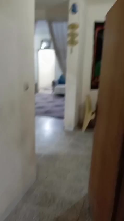 السلام عليكم شقه للبيع مجمع الشهيده اسراء مساحه 150 متر ع وجه طابق ثاني عماره رقم 13 تحتوي ع 3 غرف وصحيات ومطبخ واستقبال وتحتوي ع3 بلكونات للتفاصيل اكثر والاستفار اتصال ع الرقم ***********
