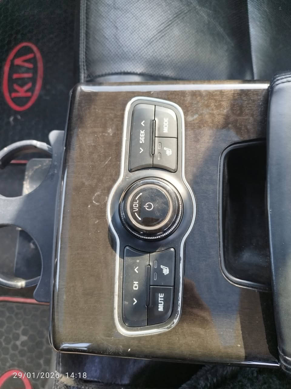 السلام عليكم
كادنزه K7 موديل 14 فول مواصفات واحد على واحد بيها دور الجاملغ الخلفي وربع اصابع بخشم الجاملغ الامامي 
سعرها 125 مكانها النجف الاشرف بسمي السياره ***********
