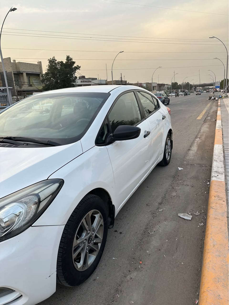 سيراتو 15
بغداد سنويه هزه جديده ثاني يوم تحويل شرط 
محرك 1600 دوش محرك كير تبريد بلادي 
بيه بارد بخشم بنيد وجاملغ وبارد باب خلفي ودوسه 
مكان بغداد الدوره 
***********
سعر ١٠٨$ بغداد, العراق
