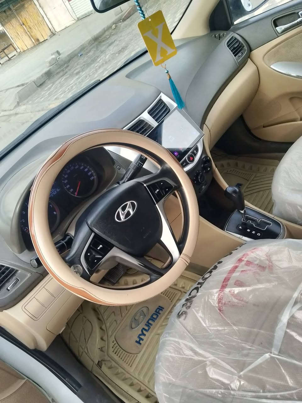 السلام عليكم.. اكسنت 2014 خليجي مبدل فقط جاملغ وبنيد بدون ضرر السياره جاهزه كير ومحرك وحدادية كفالة محرك 1600 رقم بصرة دولي مشروع وطني تداور وين ما كان وبالوقت الي تريده راعية بالعمارة سنوية مجددة لغاية  2030...  السعر 85 وبية مجال الاتصال ع الرقم ***********
