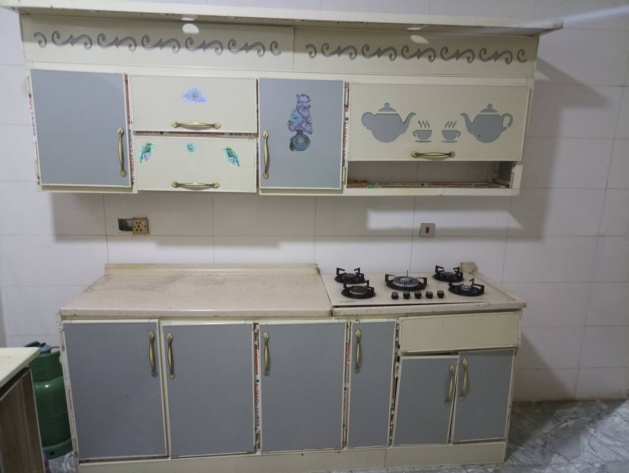 كونتر للبيع مكاني بل بصره الجزيره سعره 350 ***********
