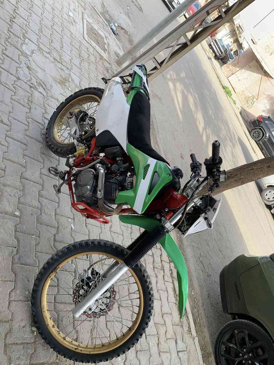 ‏سلام عليكم دراجة للبيع قفاص مكينة 300cc دراجة كل عيب ما أبي لا صرف لا بخار كهربائي كله شغال تاير جديد موديل 23 اوراق بلات مكان كركوك عرفة والسعر***********
