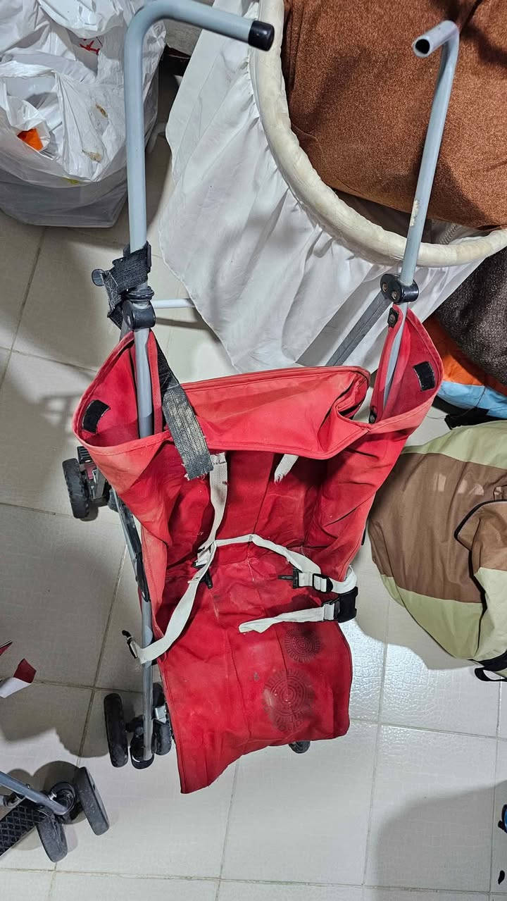 عربات اطفال بحاله جيده جدا لا يوجد كسر او تصليح جاهزات للاستخدام اثنينهن سعر ب30 الف .
النجف الاشرف 
قرية الغدير الاولى 
0️⃣7️⃣8️⃣1️⃣0️⃣5️⃣5️⃣0️⃣0️⃣4️⃣2️⃣ النجف, العراق
