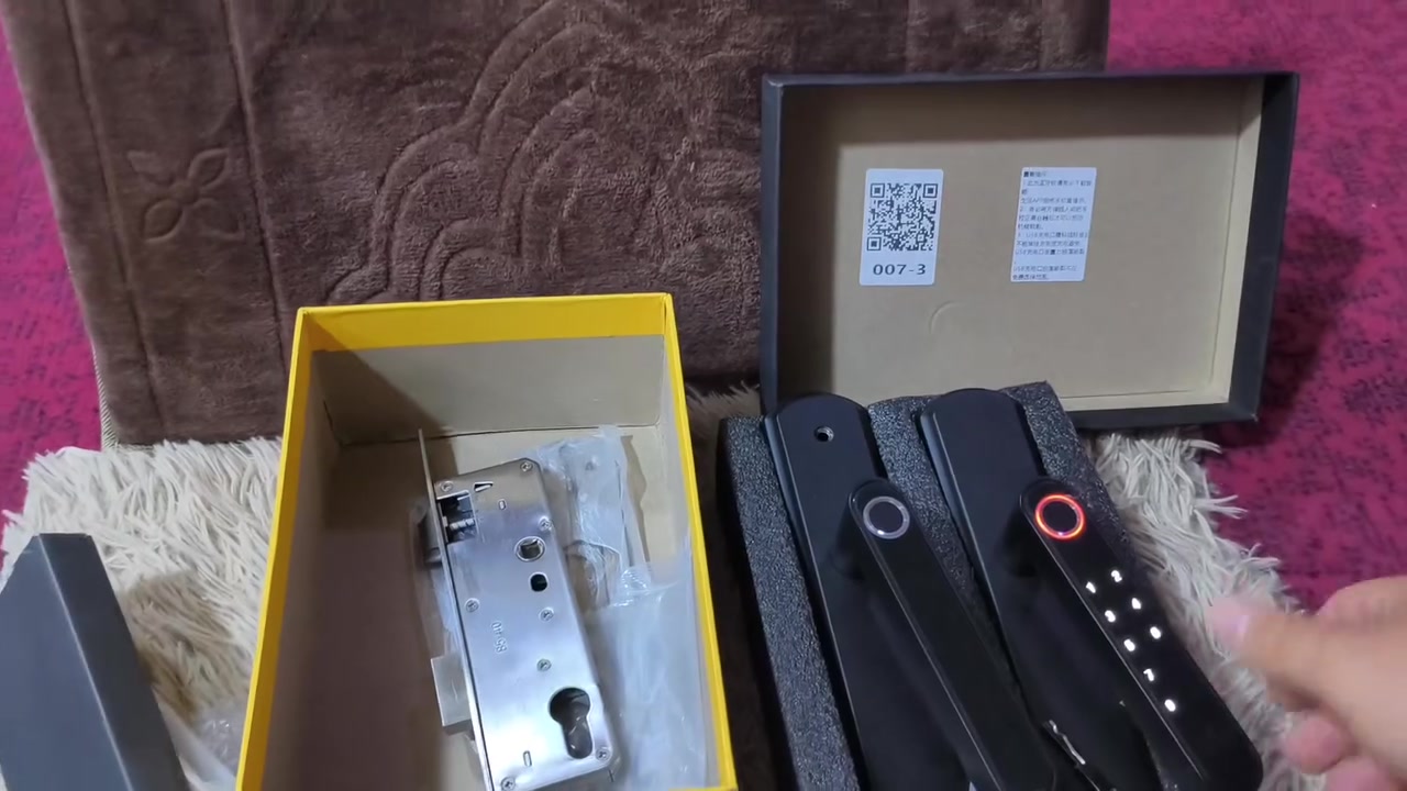 قفل سمارت الجهتين 
مفتاح و بصمة و رمز سري و تطبيق على الموبايل 
كل جهة الها مفتاح الخاص بيها و تنربط على الموبايل كل جهة وحد 
متوافق مع الكسا و كوكل هوم 
شرط الفحص 
متوفر توصيل لكافة المحافظات


**إذا كنت صاحب هذا الإعلان وتريد حذفه لأي سبب، رجاءا أرسل رسالة إلى الدعم الفني**