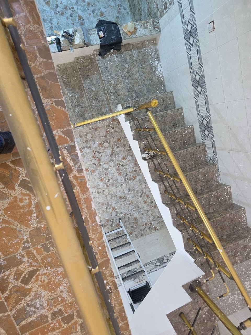 ٥٥ متر للأيجار او للبيع حي النواب  الشارع المقابل اسواق برتقالة  سعر ايجار ٣٠٠ ***********
